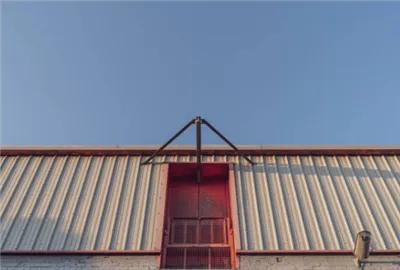 Meneroka Ketahanan Sistem Bumbung Logam Berdiri